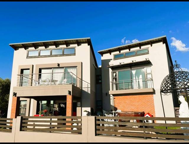 4 BEDROOM HOUSE FOR SALE IN COPPERLEAF ESTATE